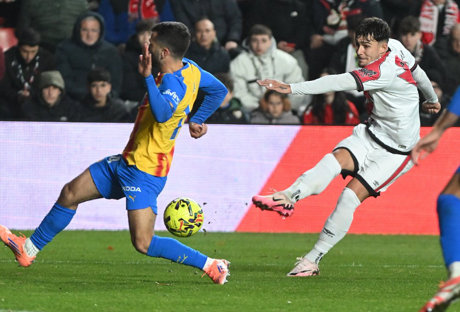 Rayo Vallecano vs Valencia CF (03:00 – 02/12) | Xem lại trận đấu
